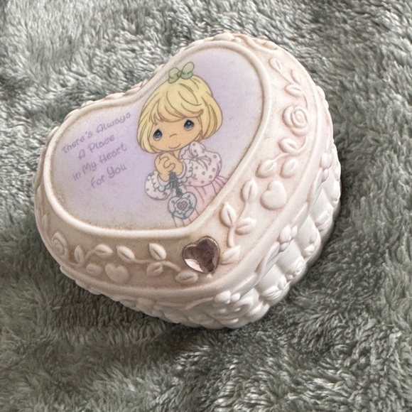Heart-Shaped Precious Moments Box - Picture 2 of 4